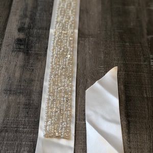 David’s Bridal Scalloped Crystal and Pearl Belt